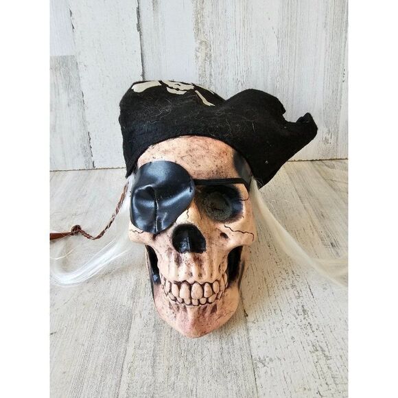 Skeleton pirate hanging Halloween prop decor - Picture 1 of 6